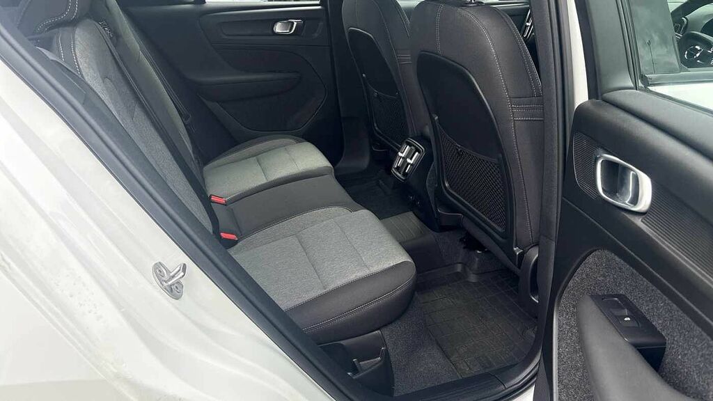 Volvo XC40 Plus, B3 Mild Hybrid, Dark White #6