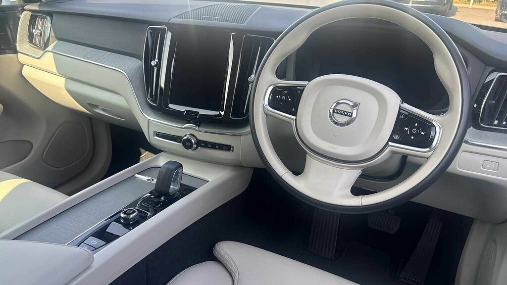 Volvo XC60 Plus, B5 Awd Mild Hybrid, Dark LC73CLO Black #4