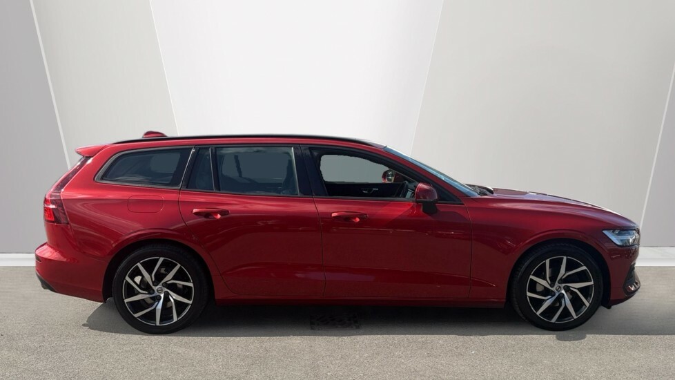 Volvo V60 D4 Momentum Plus Red #3