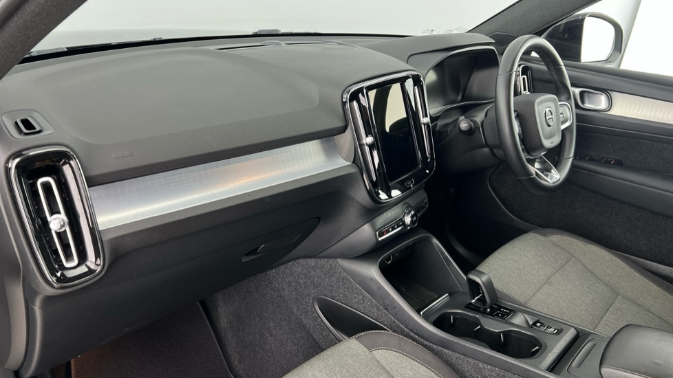 Volvo XC40 Core, B3 Mild Hybrid, Black #6