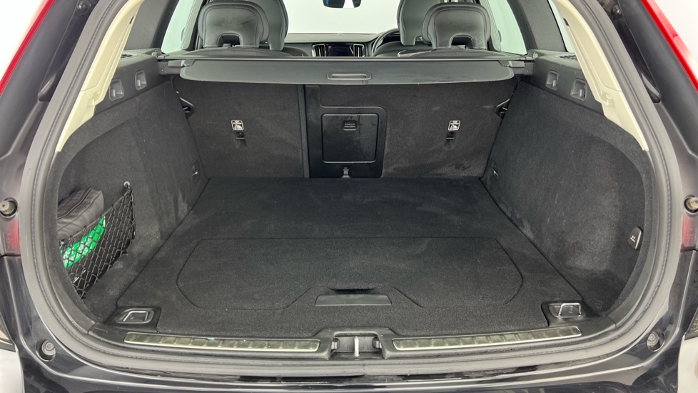Volvo V60 2.0 B3p Plus Dark 7 Speed Grey #9