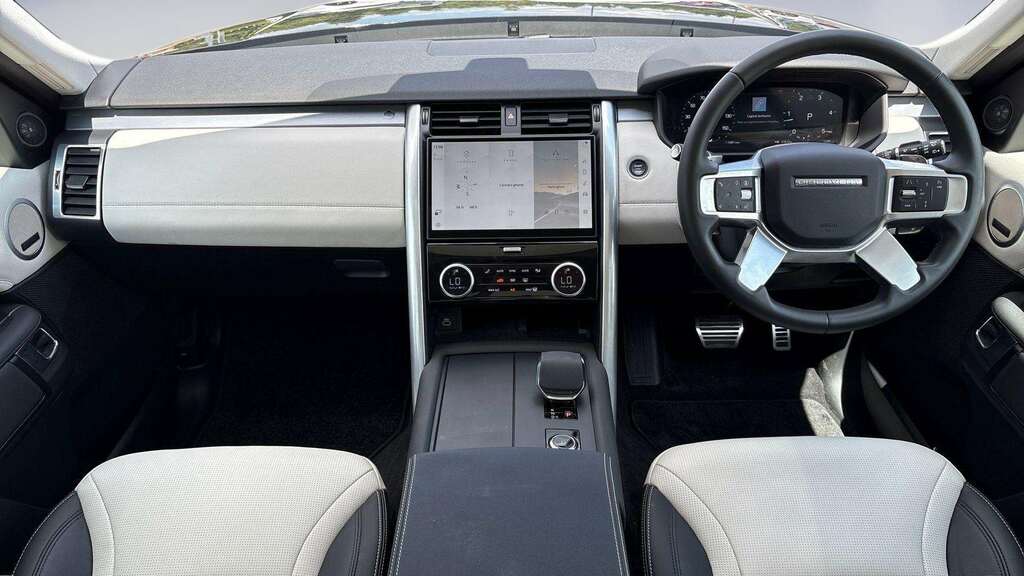Land Rover Discovery 3.0 D350 Dynamic Se 2024 Black #6