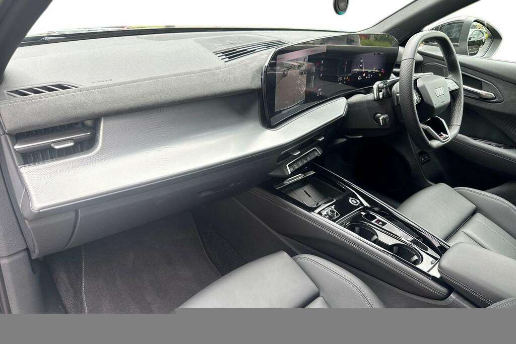 Audi Q3 1.5 E-hybrid S Line S Tronic 2025 BD75HCP Black #2