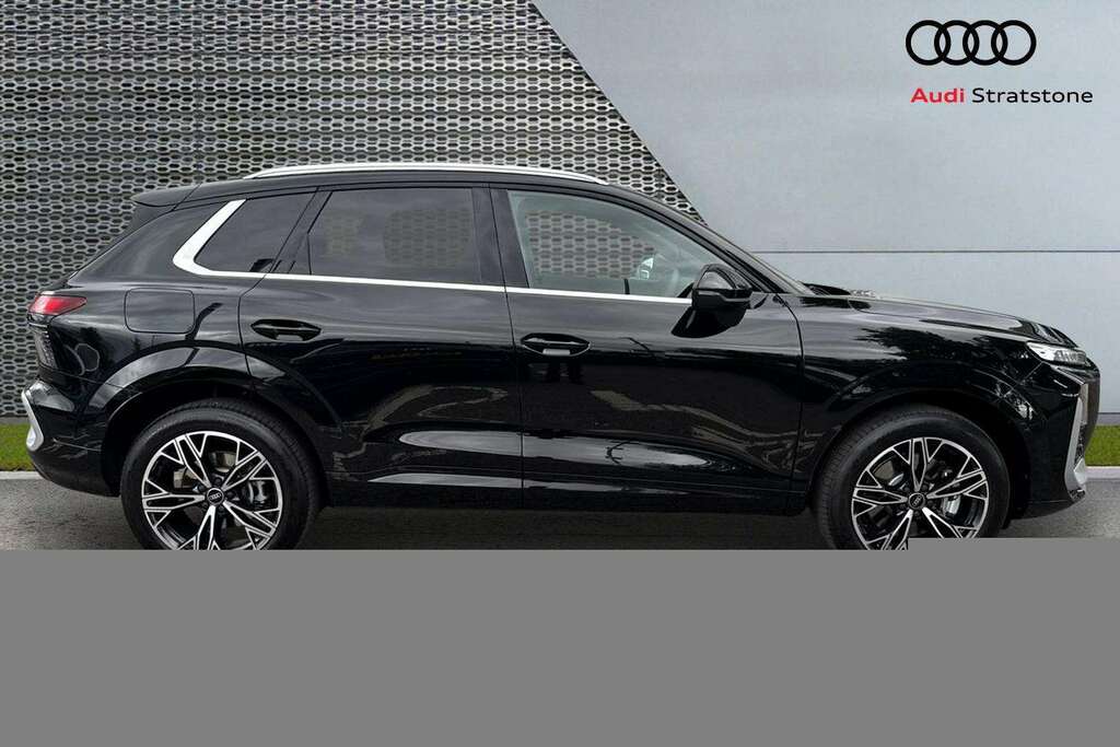 Audi Q3 1.5 E-hybrid S Line S Tronic 2025 BD75HCP Black #4