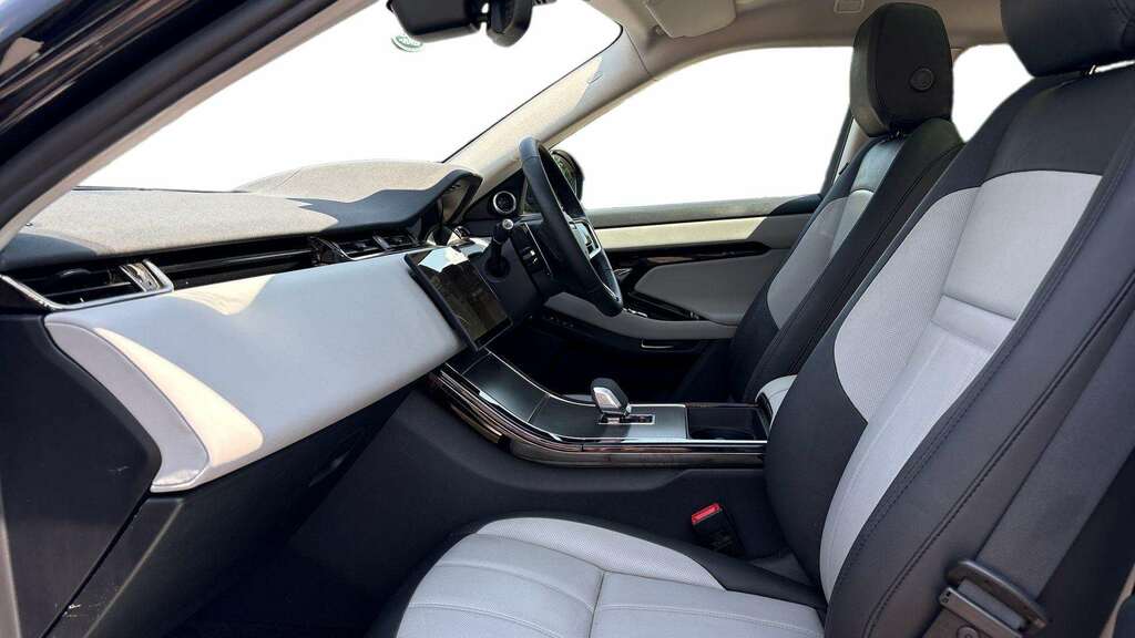 Land Rover Range Rover Evoque 2.0 D200 Dynamic Se 2024 DN74GYJ Black #2