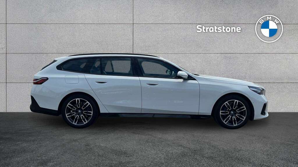 BMW 5 Series 520I M Sport 2025 White #3