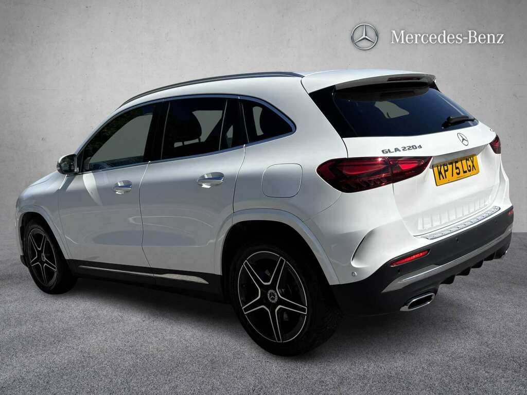 Mercedes-Benz GLA Class 220D 4Matic Amg Line Executive 2025 KP75LGX White #2