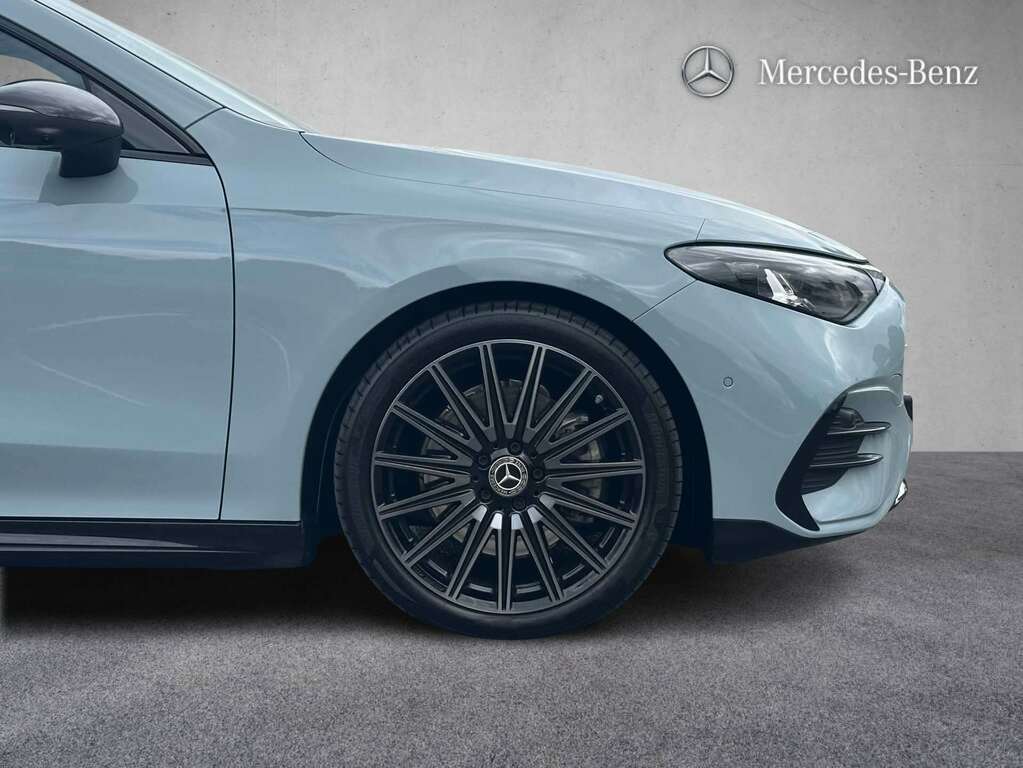 Mercedes-Benz CLA Class 220 4Matic Amg Line Premium Plus 2026 Green