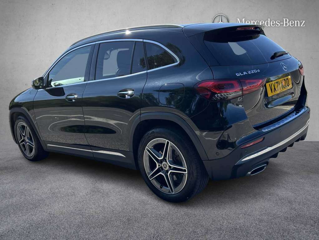 Mercedes-Benz GLA Class 220D 4Matic Amg Line Premium Plus 2021 VX71KZO Black #2