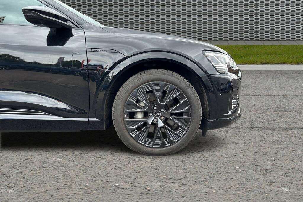 Audi Q8 e tron 300Kw 55 Quattro 114Kwh Black Edition 202 Black #5