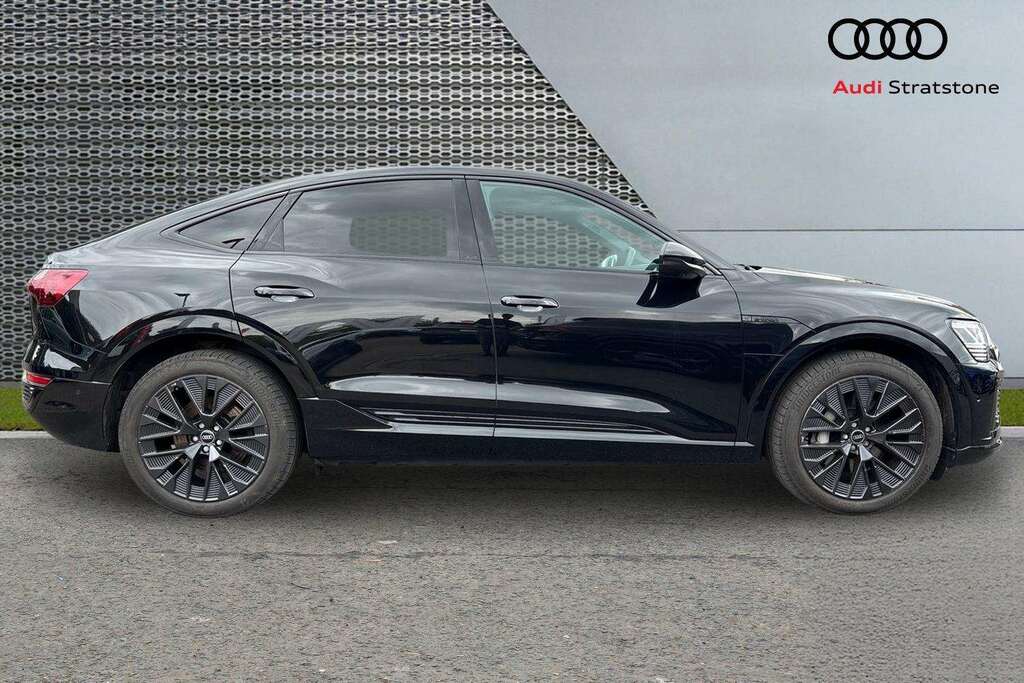 Audi Q8 e tron 300Kw 55 Quattro 114Kwh Black Edition 202 Black #4