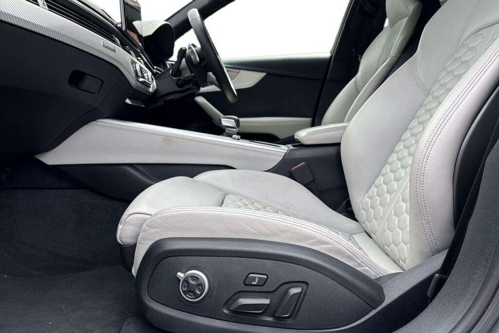 Audi RS4 Carbon Black Black #21