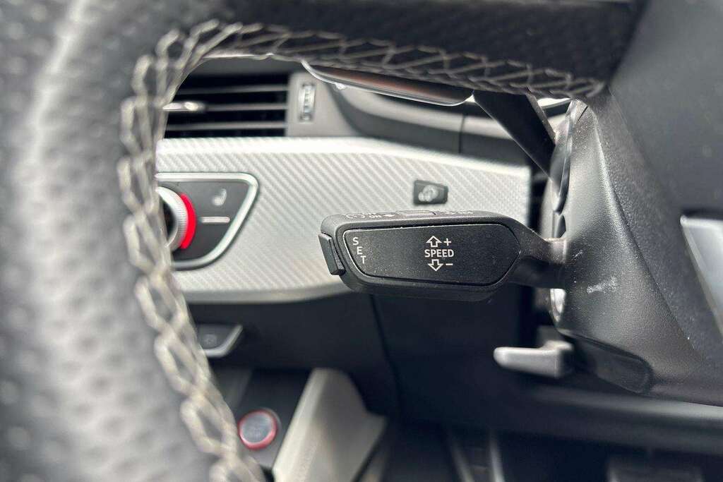 Audi RS4 Carbon Black Black #31
