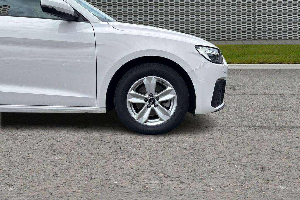 Audi A1 30 Tfsi 110 Technik S Tronic 2022 VU72DMZ White #5