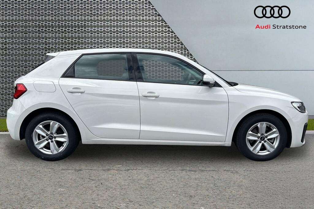 Audi A1 30 Tfsi 110 Technik S Tronic 2022 VU72DMZ White #4