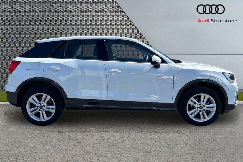 Audi Q2 35 Tfsi Sport S Tronic 2025 White #4