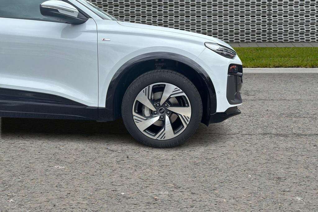 Audi Q6 E-Tron 185Kw 83Kwh S Line 2025 White #4