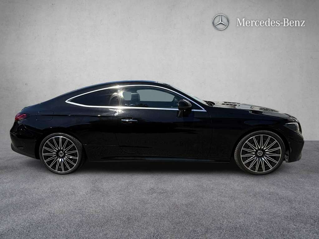Mercedes-Benz CLE Class 300 4Matic Amg Line Premium 9G-tronic 2025 Black #3