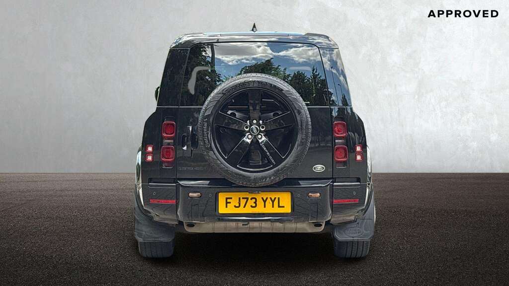 Land Rover Defender 130 3.0 P400 X-dynamic Hse 130 8 St 2023 Black #3