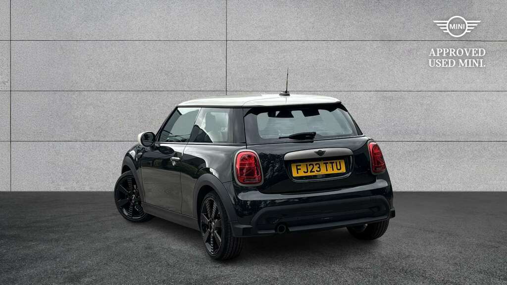 Mini Hatch 1.5 One Classic 2023 FJ23TTU Green #2