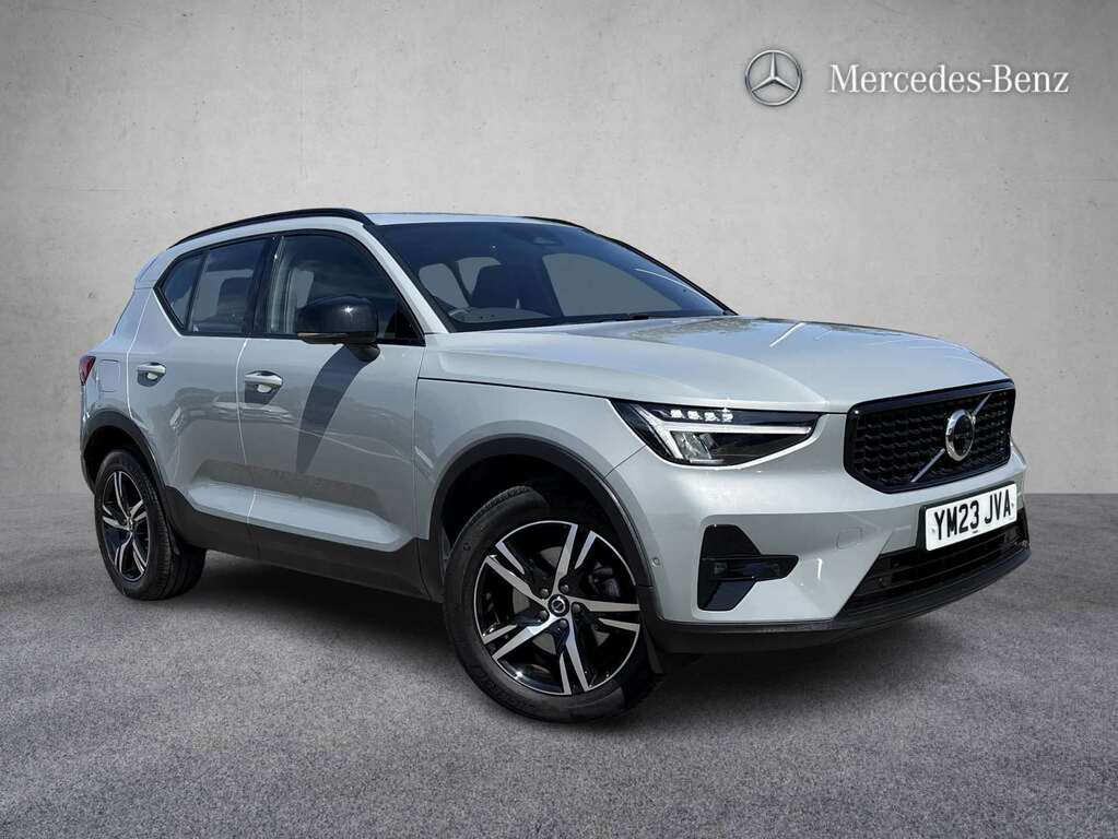 Volvo XC40 2.0 B3p Plus Dark 2023 Grey