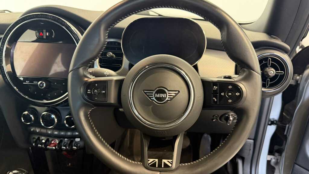 Mini Hatch 1.5 Cooper Exclusive 2023 YR72KVV Silver #4