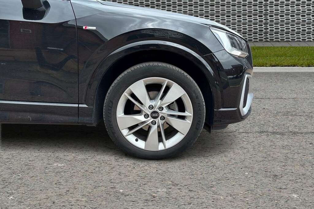 Audi Q2 30 Tfsi S Line 2023 Black #4