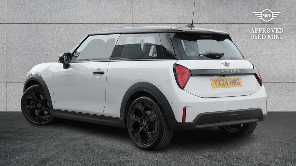 Mini Hatch 1.5 C Exclusive Level 1 2024 White #2