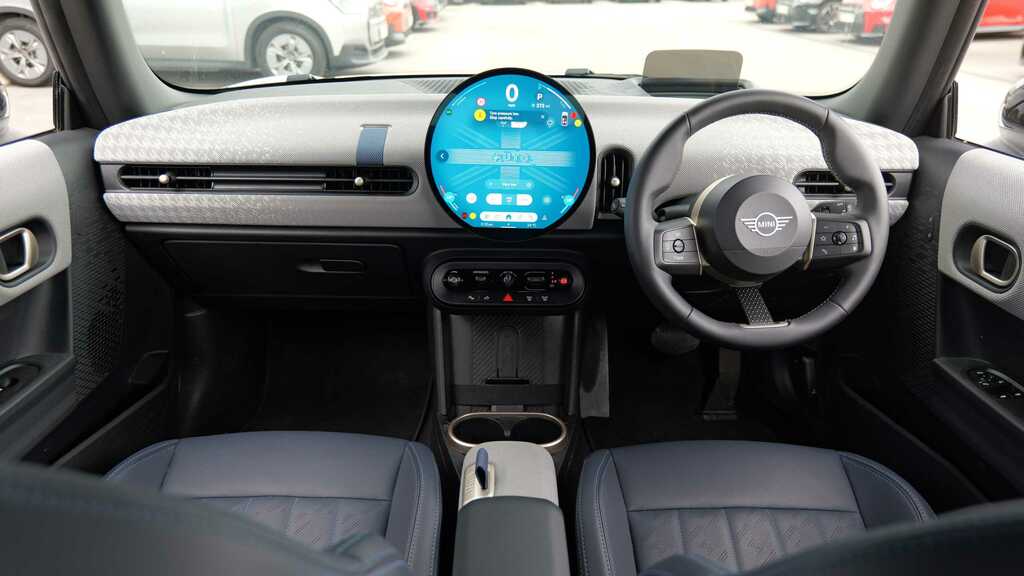 Mini Hatch 1.5 C Exclusive Level 1 2024 YX24HWG White #4