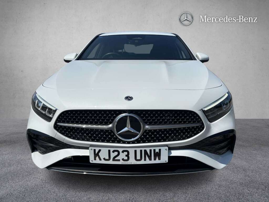 Mercedes-Benz A Class A250e Amg Line Premium 2023 White #4
