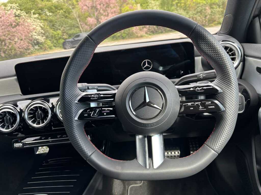 Mercedes-Benz A Class 1.3 A180h Mhev Amg Line Executive 7G-dct Euro 6 White #16