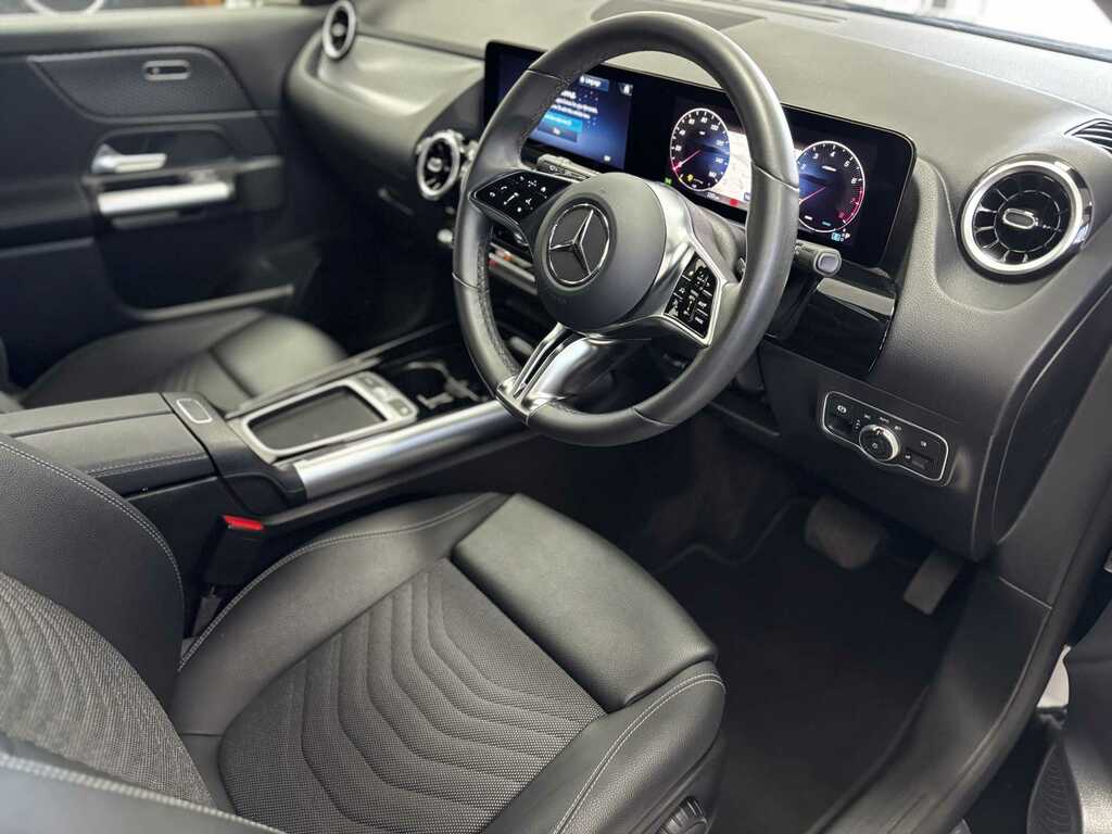 Mercedes-Benz GLA Class 200 Sport Executive 2024 SB74MDU Black #6