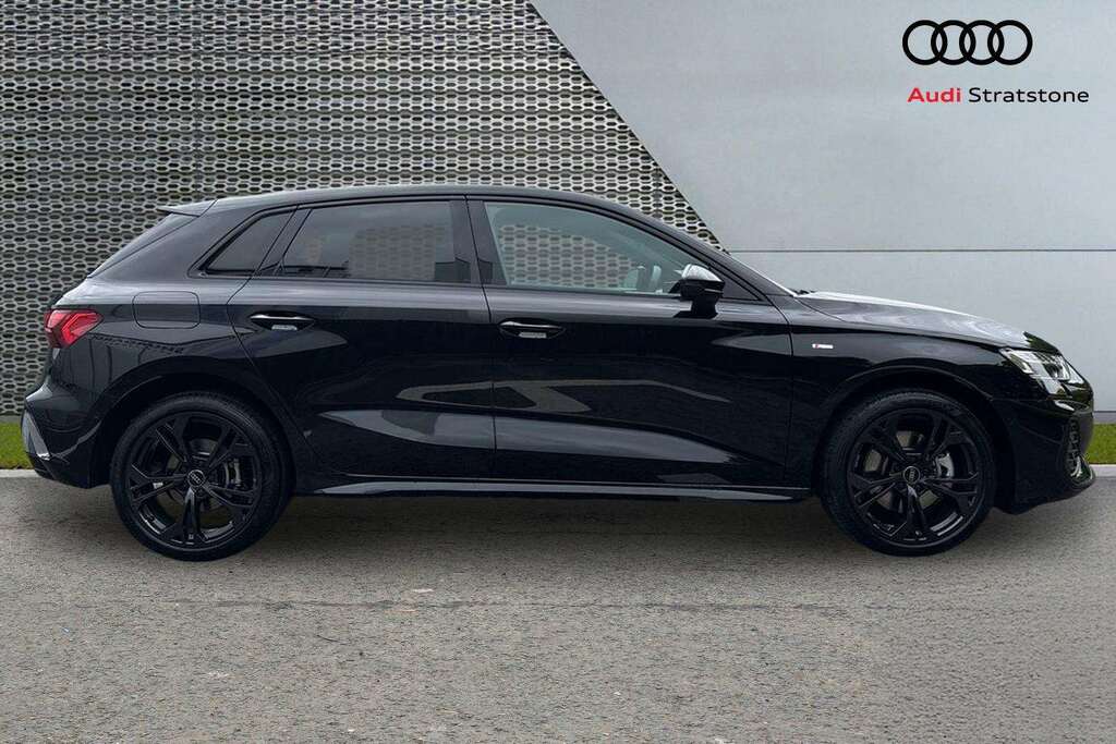 Audi A3 1.5 Tfsi E 204 Black Edition S Tronic 2026 Black #4