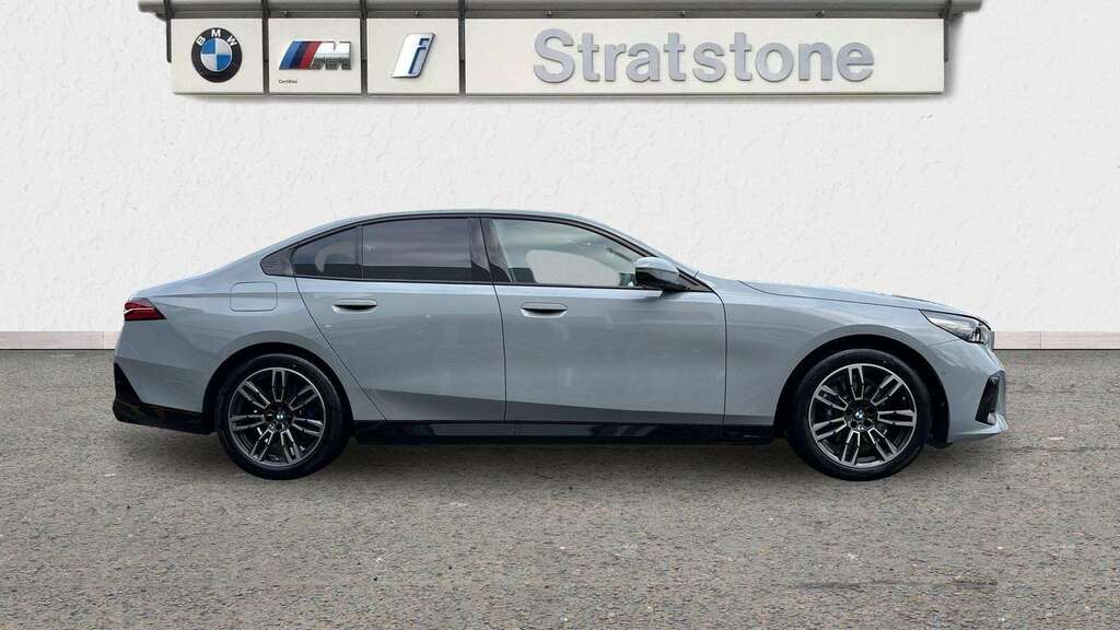 BMW 5 Series 520I M Sport 2025 Grey #3