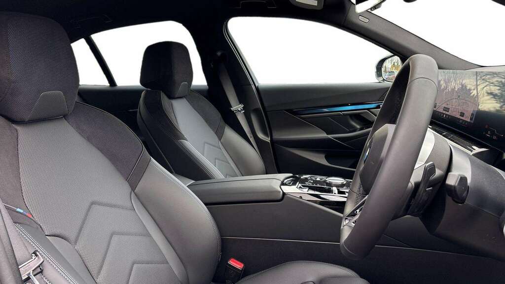 BMW 5 Series 550E Xdrive M Sport Pro 2025 Black #12