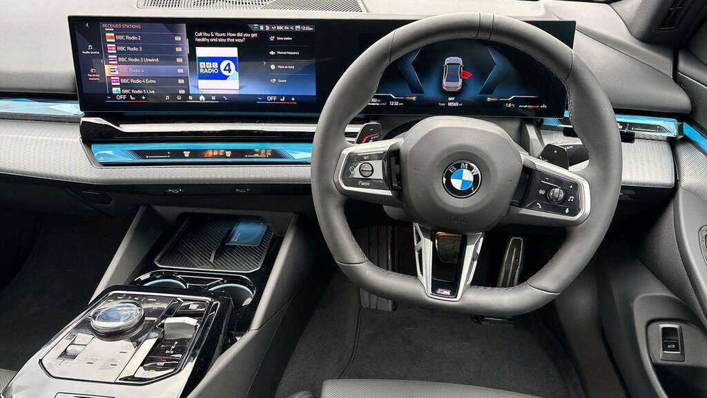 BMW 5 Series 520I M Sport 2025 Grey #6