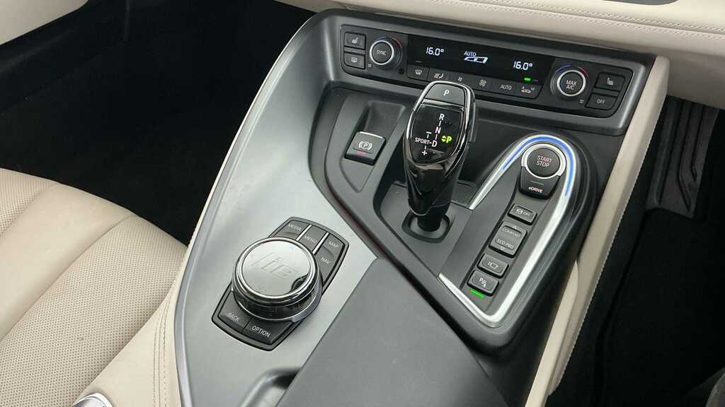 BMW i8 374 2018 White #2