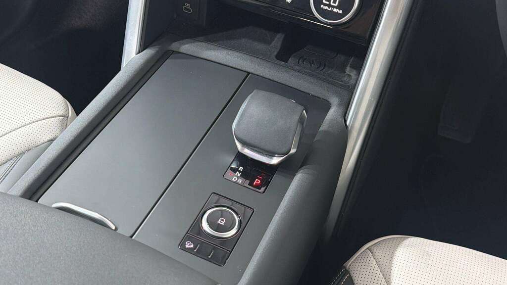 Land Rover Discovery 3.0 D300 Se Commercial Grey #13