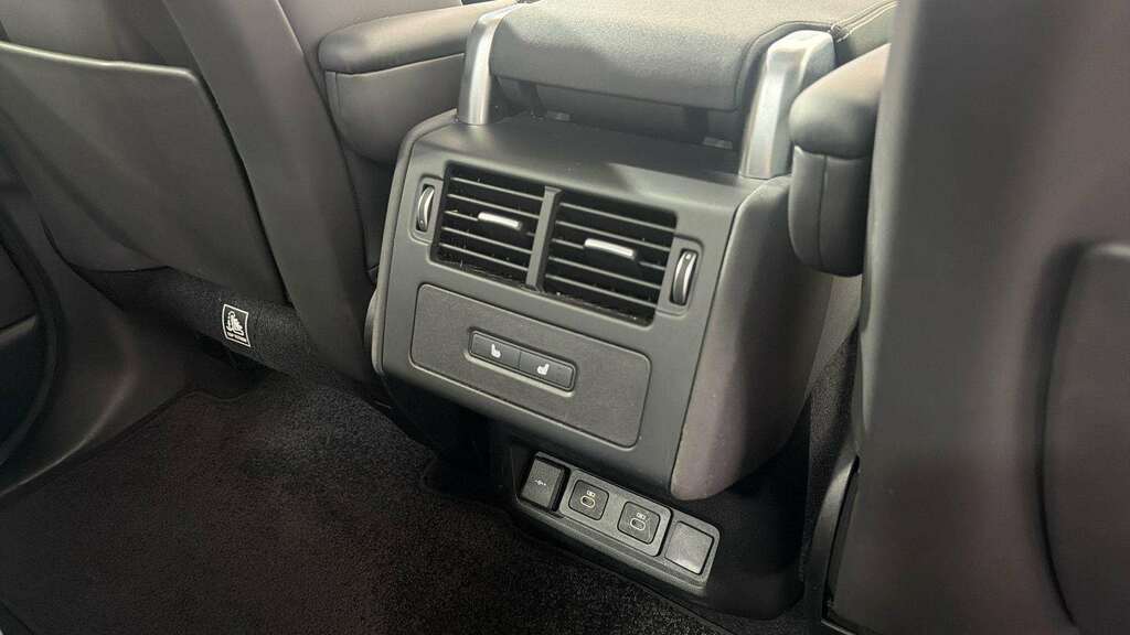 Land Rover Discovery 3.0 D300 Se Commercial Grey #18