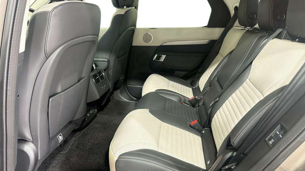Land Rover Discovery 3.0 D350 Dynamic Hse 2024 Brown #4