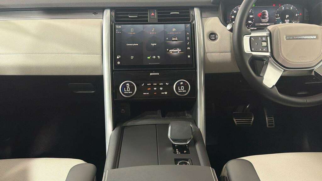 Land Rover Discovery 3.0 D300 Se Commercial Grey #14