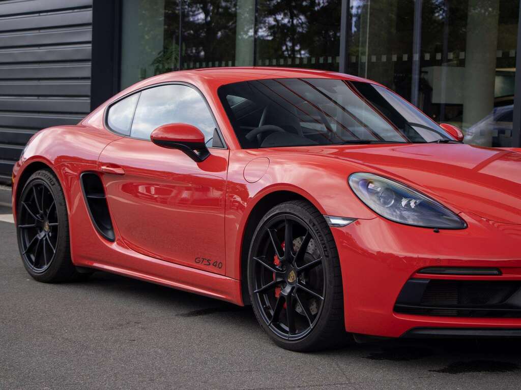 Porsche 718 Cayman Cayman Gt4 Yellow #29