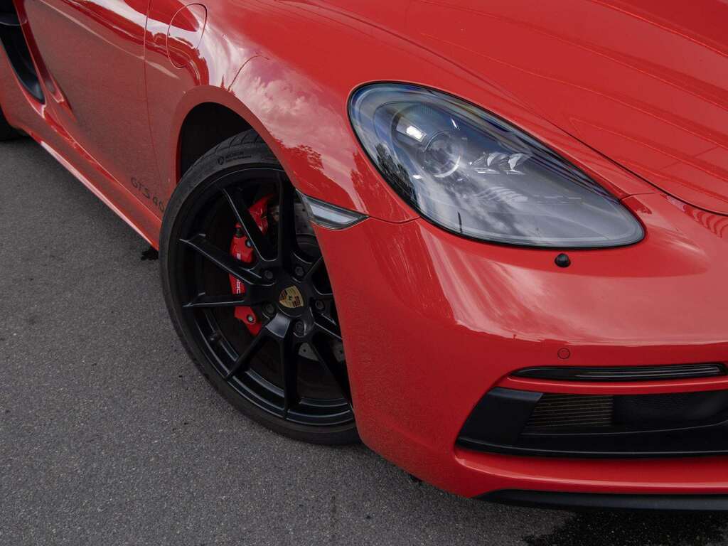 Porsche 718 Cayman Cayman Gt4 Yellow #15