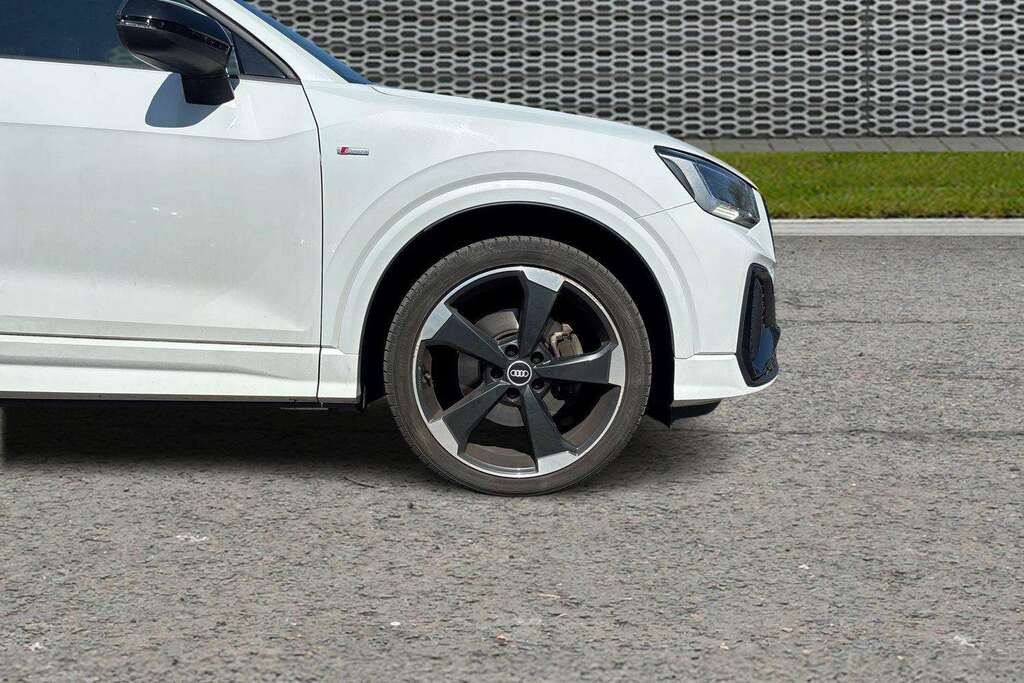 Audi Q2 35 Tfsi Black Edition S Tronic 2021 VF21LYD White #4
