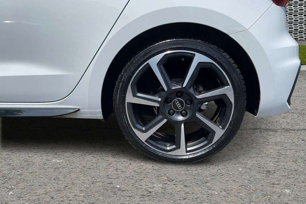 Audi A1 30 Tfsi 110 Black Edition 2023 LM73HBJ White #5