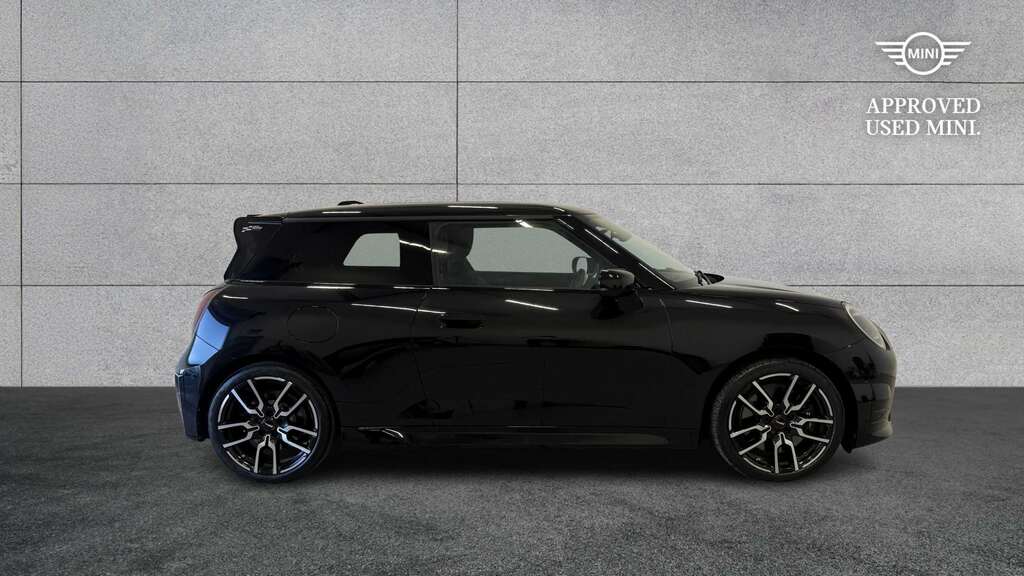 Mini Hatch 160Kw Se Sport 54Kwh 2024 YV24WBU Black #2