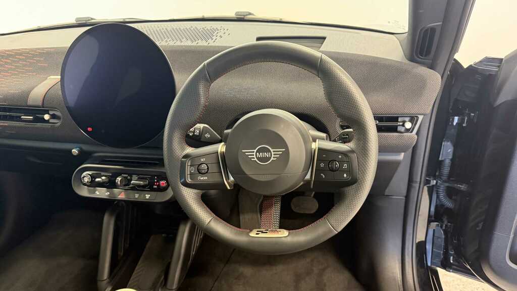 Mini Hatch 160Kw Se Sport 54Kwh 2024 YV24WBU Black #5
