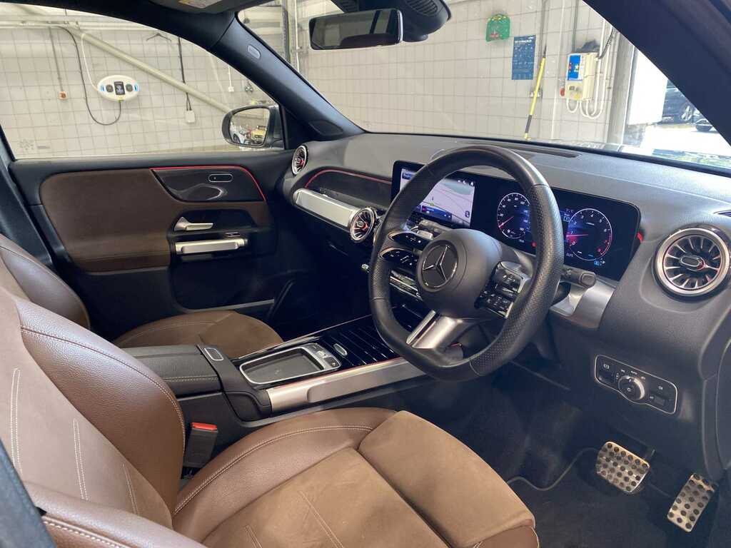 Mercedes-Benz GLB Class 1.3 Glb200h Mhev Amg Line Premium Suv #17