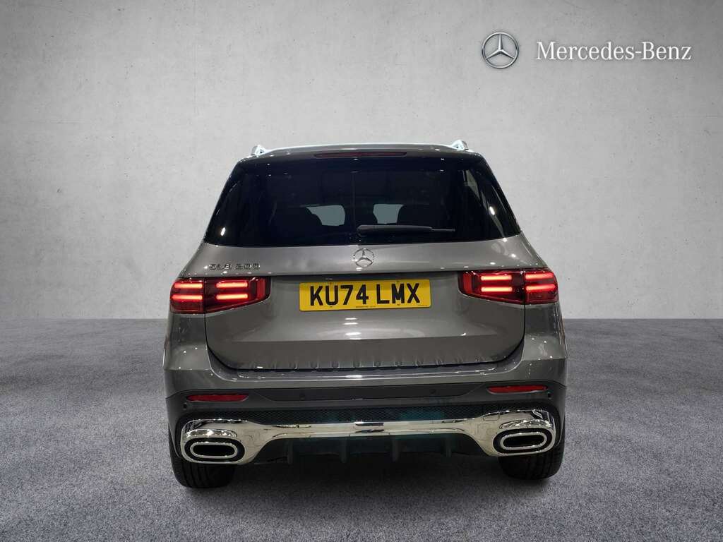 Mercedes-Benz GLB Class 1.3 Glb200h Mhev Amg Line Premium Suv #7