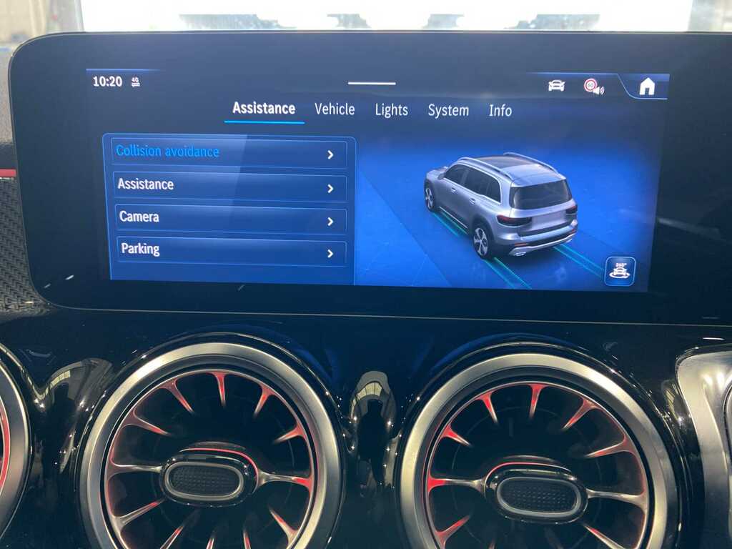 Mercedes-Benz GLB Class 1.3 Glb200h Mhev Amg Line Premium Suv #33